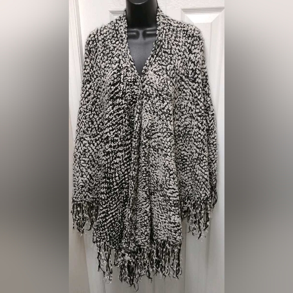 Anthropologie Katsumi shawl - Picture 3 of 7